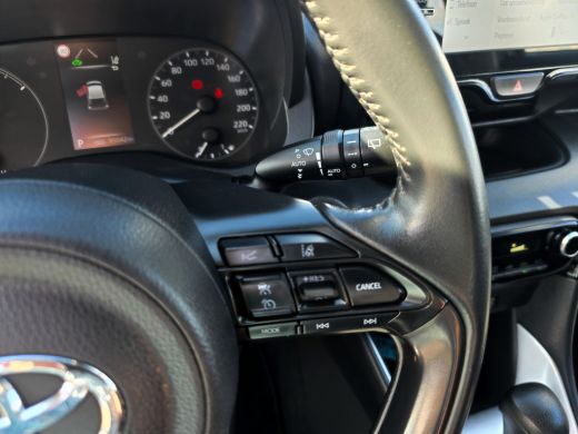 Toyota Yaris 1.5 Hybrid 115 Business - Euro 6 - 95 Pk - Navigatie - ParkeerCamera - AppleCarplay AndroidAuto ActivLease financial lease