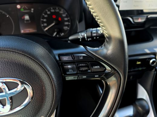 Toyota Yaris 1.5 Hybrid 115 Business - Euro 6 - 95 Pk - Navigatie - ParkeerCamera - AppleCarplay AndroidAuto ActivLease financial lease