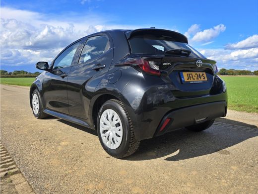 Toyota Yaris 1.5 Hybrid 115 Business - Euro 6 - 95 Pk - Navigatie - ParkeerCamera - AppleCarplay AndroidAuto ActivLease financial lease
