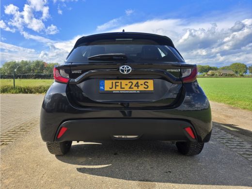 Toyota Yaris 1.5 Hybrid 115 Business - Euro 6 - 95 Pk - Navigatie - ParkeerCamera - AppleCarplay AndroidAuto ActivLease financial lease