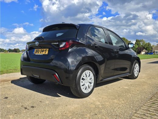 Toyota Yaris 1.5 Hybrid 115 Business - Euro 6 - 95 Pk - Navigatie - ParkeerCamera - AppleCarplay AndroidAuto ActivLease financial lease