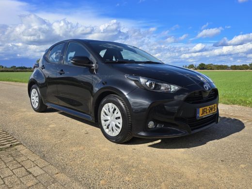 Toyota Yaris 1.5 Hybrid 115 Business - Euro 6 - 95 Pk - Navigatie - ParkeerCamera - AppleCarplay AndroidAuto ActivLease financial lease