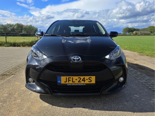 Toyota Yaris 1.5 Hybrid 115 Business - Euro 6 - 95 Pk - Navigatie - ParkeerCamera - AppleCarplay AndroidAuto ActivLease financial lease