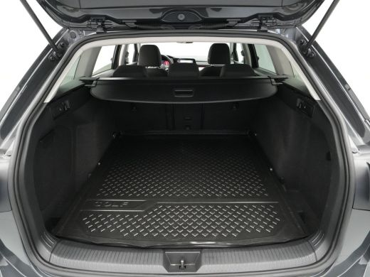 Volkswagen Golf 1.0 TSI Life Business Navigatie Stoel/stuurverwarming Parkassist Sideassist Pdc Acc 201 ActivLease financial lease