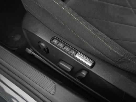Volkswagen Golf 1.0 TSI Life Business Navigatie Stoel/stuurverwarming Parkassist Sideassist Pdc Acc 201 ActivLease financial lease