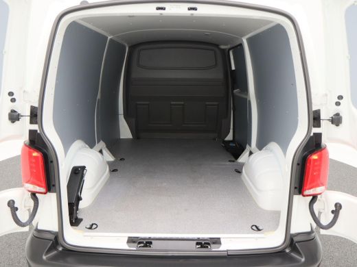 Volkswagen Transporter 2.0 TDi L2H3 28 Comfortline 110 Pk | Trekhaak | Cruise Control | Airco | Carplay | Navigatiesyste... ActivLease financial lease