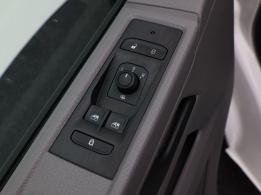 Volkswagen Transporter 2.0 TDi L2H3 28 Comfortline 110 Pk | Trekhaak | Cruise Control | Airco | Carplay | Navigatiesyste... ActivLease financial lease