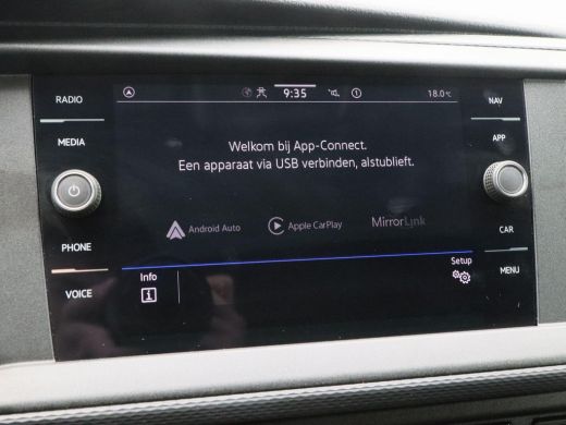 Volkswagen Transporter 2.0 TDi L2H3 28 Comfortline 110 Pk | Trekhaak | Cruise Control | Airco | Carplay | Navigatiesyste... ActivLease financial lease