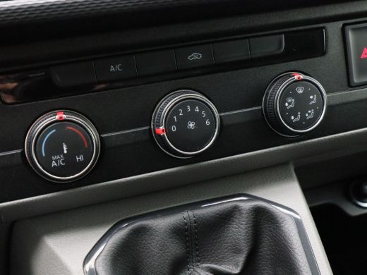 Volkswagen Transporter 2.0 TDi L2H3 28 Comfortline 110 Pk | Trekhaak | Cruise Control | Airco | Carplay | Navigatiesyste... ActivLease financial lease