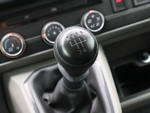 Volkswagen Transporter 2.0 TDi L2H3 28 Comfortline 110 Pk | Trekhaak | Cruise Control | Airco | Carplay | Navigatiesyste... ActivLease financial lease