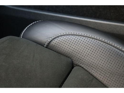 Volvo  XC40 T5 262PK Recharge R-Design | HK Audio | Blis | Power Seats | Trekhaak | Park Assist | Stoel en St... ActivLease financial lease