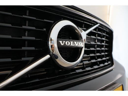 Volvo  XC40 T5 262PK Recharge R-Design | HK Audio | Blis | Power Seats | Trekhaak | Park Assist | Stoel en St... ActivLease financial lease