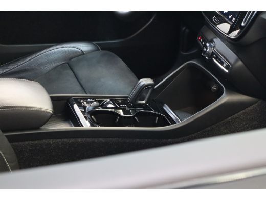 Volvo  XC40 T5 262PK Recharge R-Design | HK Audio | Blis | Power Seats | Trekhaak | Park Assist | Stoel en St... ActivLease financial lease