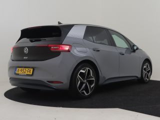 Volkswagen ID.3 First Plus 58 kWh 204pk | Trekhaak "Steunhaak " | Navigatie | Adaptief cruise control | Camera ac...