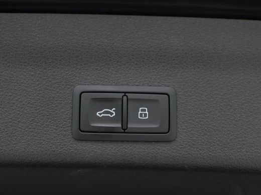Audi A6 Avant 55 TFSi e 367 Pk quattro S-Line Competition Automaat | 360° Camera | Trekhaak | Panoramadak... ActivLease financial lease