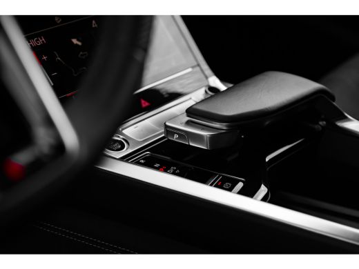 Audi e-tron 55 quattro S edition 95 kWh 408PK | Stoelverw. voor | Camera achter | Elek. stoelen + geheugen | ... ActivLease financial lease