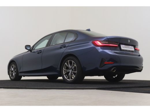 BMW 3 Serie 320i Automaat / Sportstoelen / LED / Cruise Control / Airconditioning / Live Cockpit Professional ActivLease financial lease