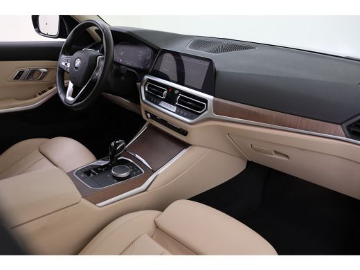 BMW 3 Serie 320i Automaat / Sportstoelen / LED / Cruise Control / Airconditioning / Live Cockpit Professional ActivLease financial lease