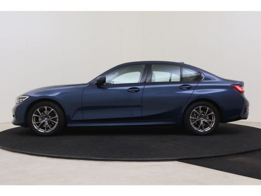 BMW 3 Serie 320i Automaat / Sportstoelen / LED / Cruise Control / Airconditioning / Live Cockpit Professional ActivLease financial lease