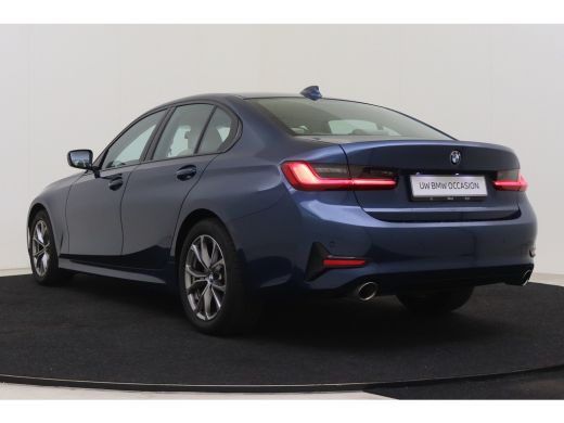 BMW 3 Serie 320i Automaat / Sportstoelen / LED / Cruise Control / Airconditioning / Live Cockpit Professional ActivLease financial lease