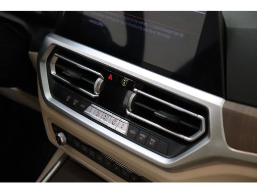 BMW 3 Serie 320i Automaat / Sportstoelen / LED / Cruise Control / Airconditioning / Live Cockpit Professional ActivLease financial lease