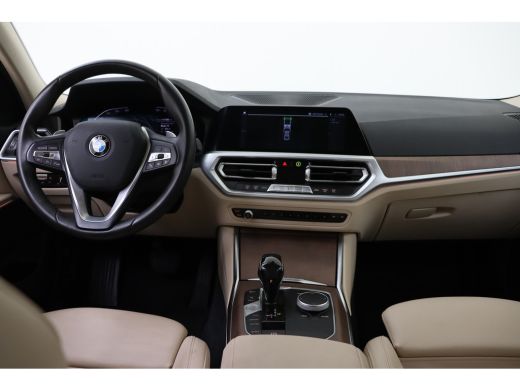 BMW 3 Serie 320i Automaat / Sportstoelen / LED / Cruise Control / Airconditioning / Live Cockpit Professional ActivLease financial lease
