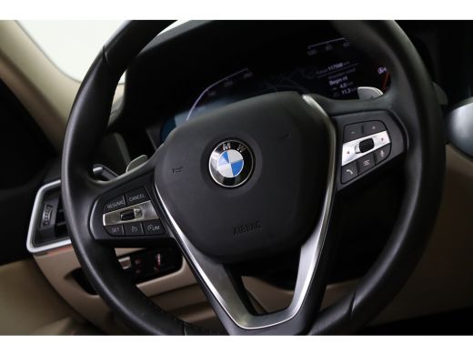 BMW 3 Serie 320i Automaat / Sportstoelen / LED / Cruise Control / Airconditioning / Live Cockpit Professional ActivLease financial lease