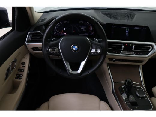 BMW 3 Serie 320i Automaat / Sportstoelen / LED / Cruise Control / Airconditioning / Live Cockpit Professional ActivLease financial lease