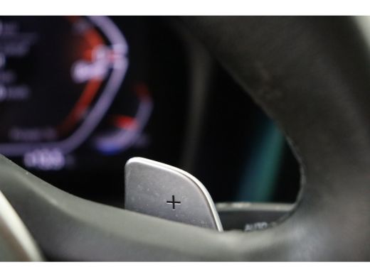 BMW 3 Serie 320i Automaat / Sportstoelen / LED / Cruise Control / Airconditioning / Live Cockpit Professional ActivLease financial lease