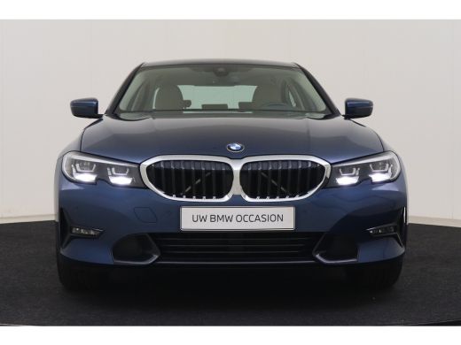 BMW 3 Serie 320i Automaat / Sportstoelen / LED / Cruise Control / Airconditioning / Live Cockpit Professional ActivLease financial lease