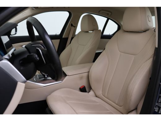 BMW 3 Serie 320i Automaat / Sportstoelen / LED / Cruise Control / Airconditioning / Live Cockpit Professional ActivLease financial lease