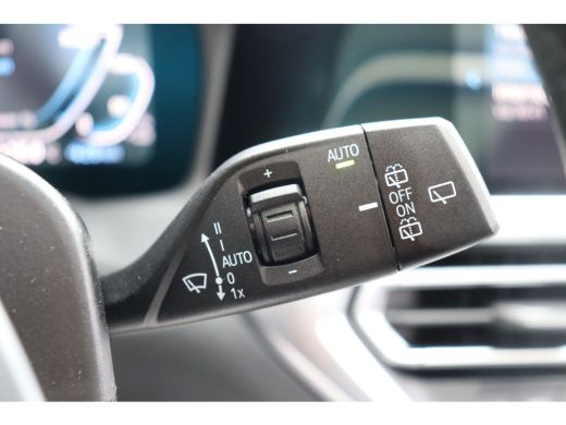 BMW 3 Serie Touring 330e High Executive M Sport Automaat / Panoramadak / Sportstoelen / Achteruitrijcamera / ... ActivLease financial lease