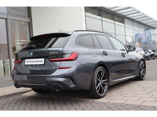 BMW 3 Serie Touring 330e High Executive M Sport Automaat / Panoramadak / Sportstoelen / Achteruitrijcamera / ... ActivLease financial lease