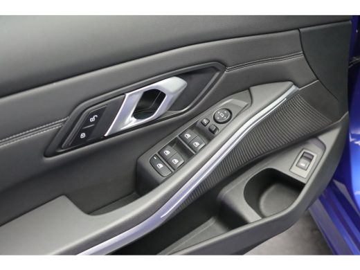 BMW 3 Serie Touring 330i xDrive High Executive M Sport Automaat / Panoramadak / Trekhaak / Sportstoelen / Ada... ActivLease financial lease