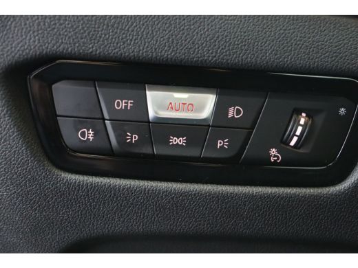 BMW 3 Serie Touring 330i xDrive High Executive M Sport Automaat / Panoramadak / Trekhaak / Sportstoelen / Ada... ActivLease financial lease