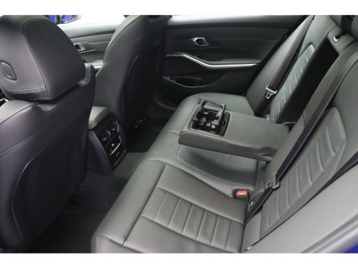 BMW 3 Serie Touring 330i xDrive High Executive M Sport Automaat / Panoramadak / Trekhaak / Sportstoelen / Ada... ActivLease financial lease