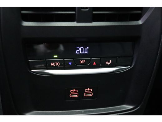 BMW 3 Serie Touring 330i xDrive High Executive M Sport Automaat / Panoramadak / Trekhaak / Sportstoelen / Ada... ActivLease financial lease