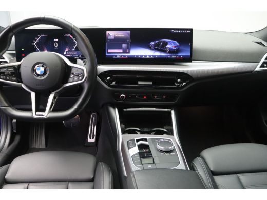 BMW 3 Serie Touring 330i xDrive High Executive M Sport Automaat / Panoramadak / Trekhaak / Sportstoelen / Ada... ActivLease financial lease