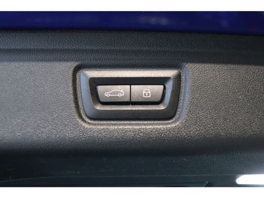 BMW 3 Serie Touring 330i xDrive High Executive M Sport Automaat / Panoramadak / Trekhaak / Sportstoelen / Ada... ActivLease financial lease