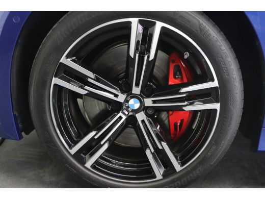 BMW 3 Serie Touring 330i xDrive High Executive M Sport Automaat / Panoramadak / Trekhaak / Sportstoelen / Ada... ActivLease financial lease