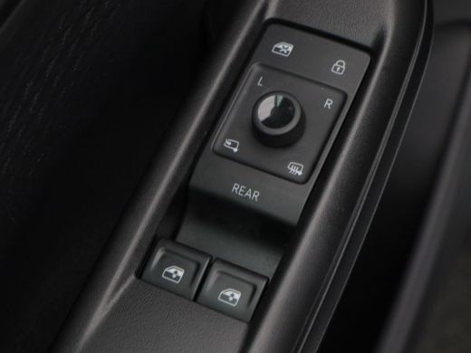 CUPRA Born Business 62 kWh 204 Pk Automaat | Navigatie | Adaptive Cruise | 18 Inch | Privacy Glass | Camera ... ActivLease financial lease