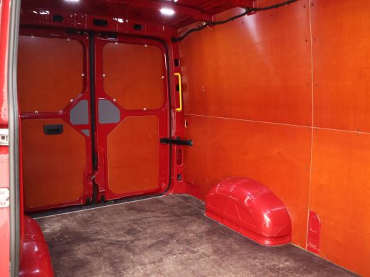 MAN TGE 30 2.0 + CAMERA / NAVIGATIE / APPLE CARPLAY / 3-ZITS ActivLease financial lease