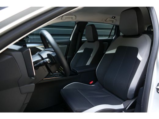 Opel Astra Sports Tourer 1.6 Hybrid 180pk Edition | 17" lichtmetalen velgen | Adaptieve Cruise Control | App... ActivLease financial lease