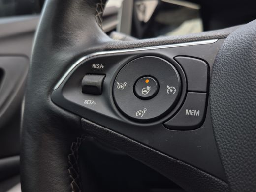 Opel Grandland 1.2 Turbo Ultimate Stuur + Stoelverwarming | Camera | Parkeersensoren voor + Achter | Full LED | ActivLease financial lease