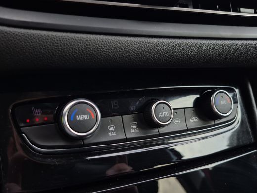 Opel Grandland 1.2 Turbo Ultimate Stuur + Stoelverwarming | Camera | Parkeersensoren voor + Achter | Full LED | ActivLease financial lease