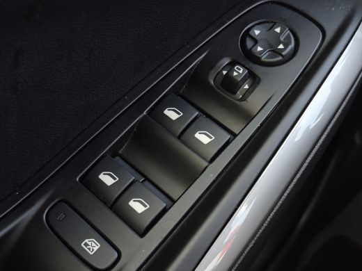 Opel Grandland 1.2 Turbo Ultimate Stuur + Stoelverwarming | Camera | Parkeersensoren voor + Achter | Full LED | ActivLease financial lease