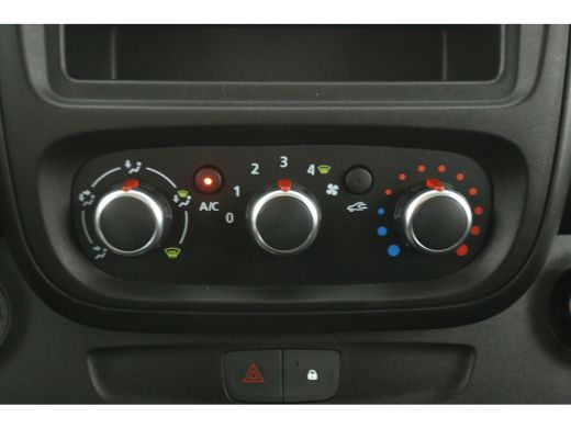 Renault Trafic 2.0 dCi T29 L2H1 | 145PK | DC | Automaat | Airco | Cruise | Parkeersens. | Trekhaak ActivLease financial lease