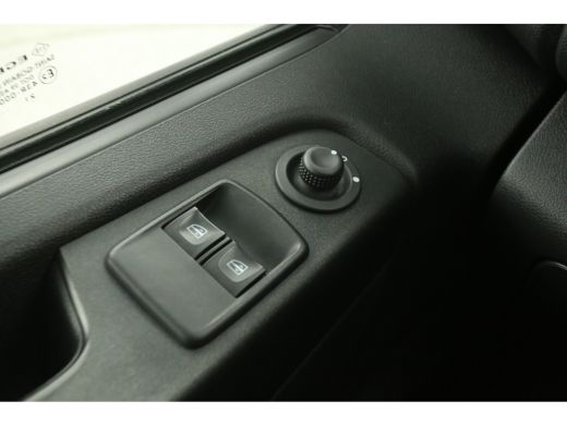 Renault Trafic 2.0 dCi T29 L2H1 | 145PK | DC | Automaat | Airco | Cruise | Parkeersens. | Trekhaak ActivLease financial lease