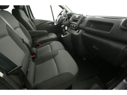 Renault Trafic 2.0 dCi T29 L2H1 | 145PK | DC | Automaat | Airco | Cruise | Parkeersens. | Trekhaak ActivLease financial lease