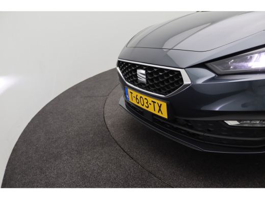 Seat Leon 1.0 eTSI Style Business Intense | Achterbank in delen neerklapbaar | Achterspoiler | Achteruitrij... ActivLease financial lease
